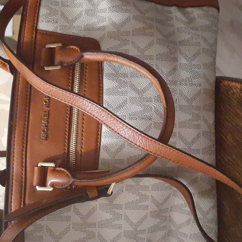MICHAEL KORS LARGE SATCHEL CROSSBODY STRAP SIGNATURE